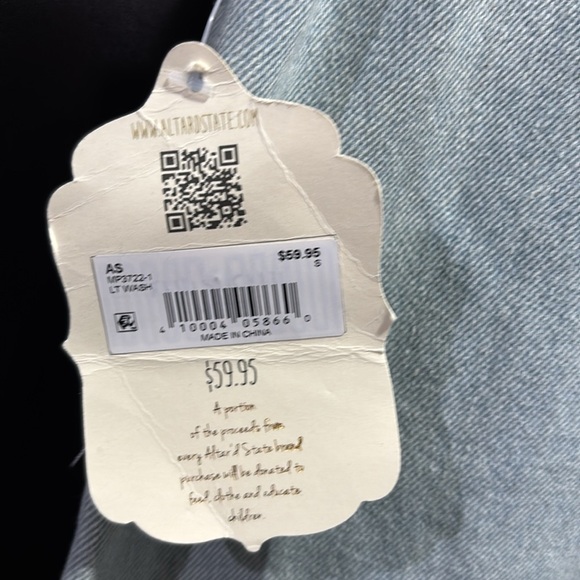 Altar’d State Light Wash,high rise,western silver belted,pocket,jean shorts - Picture 7 of 10